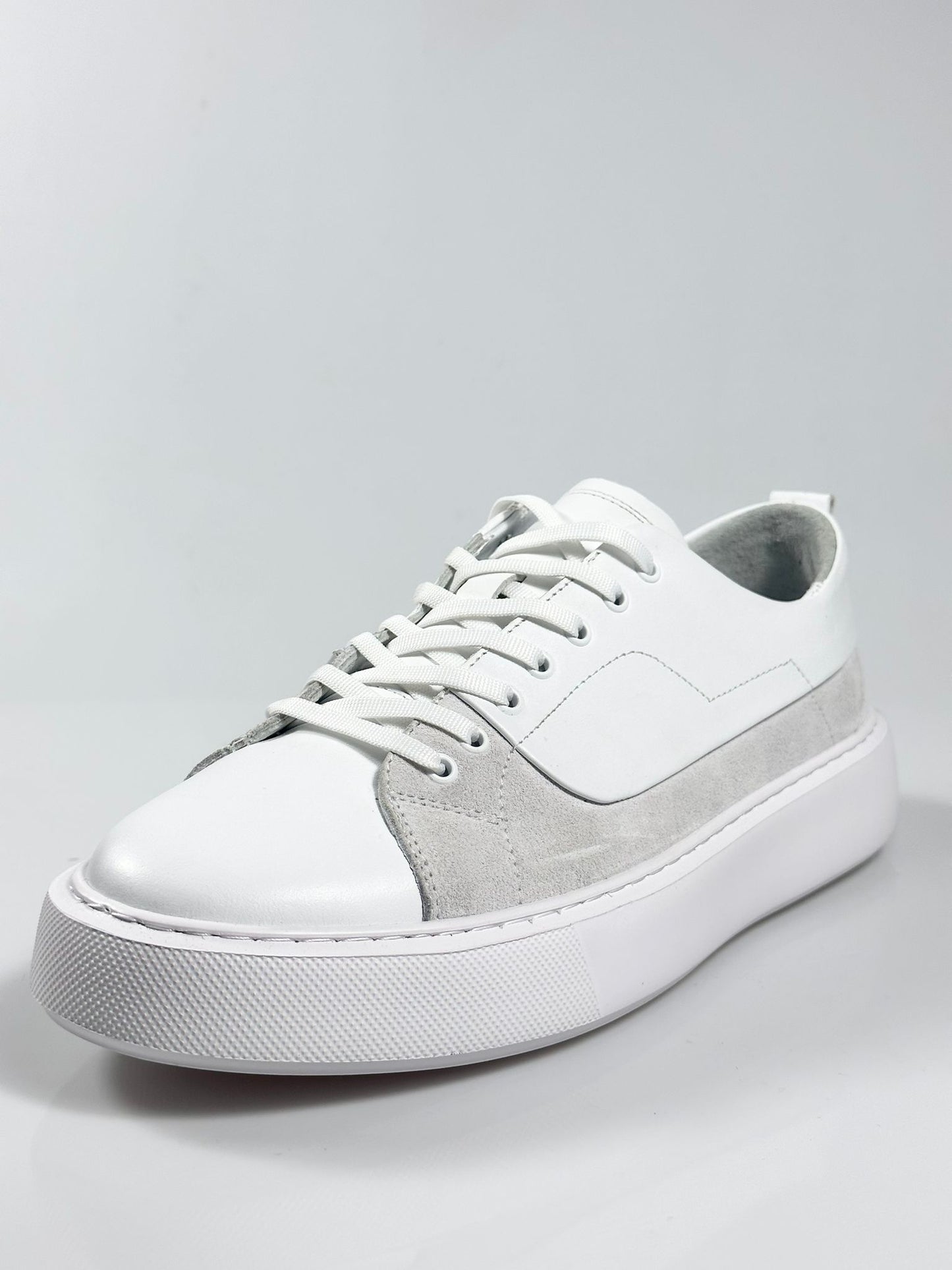 New collection of genuine leather men shoes sneaker high quality sole with gorgeous side details