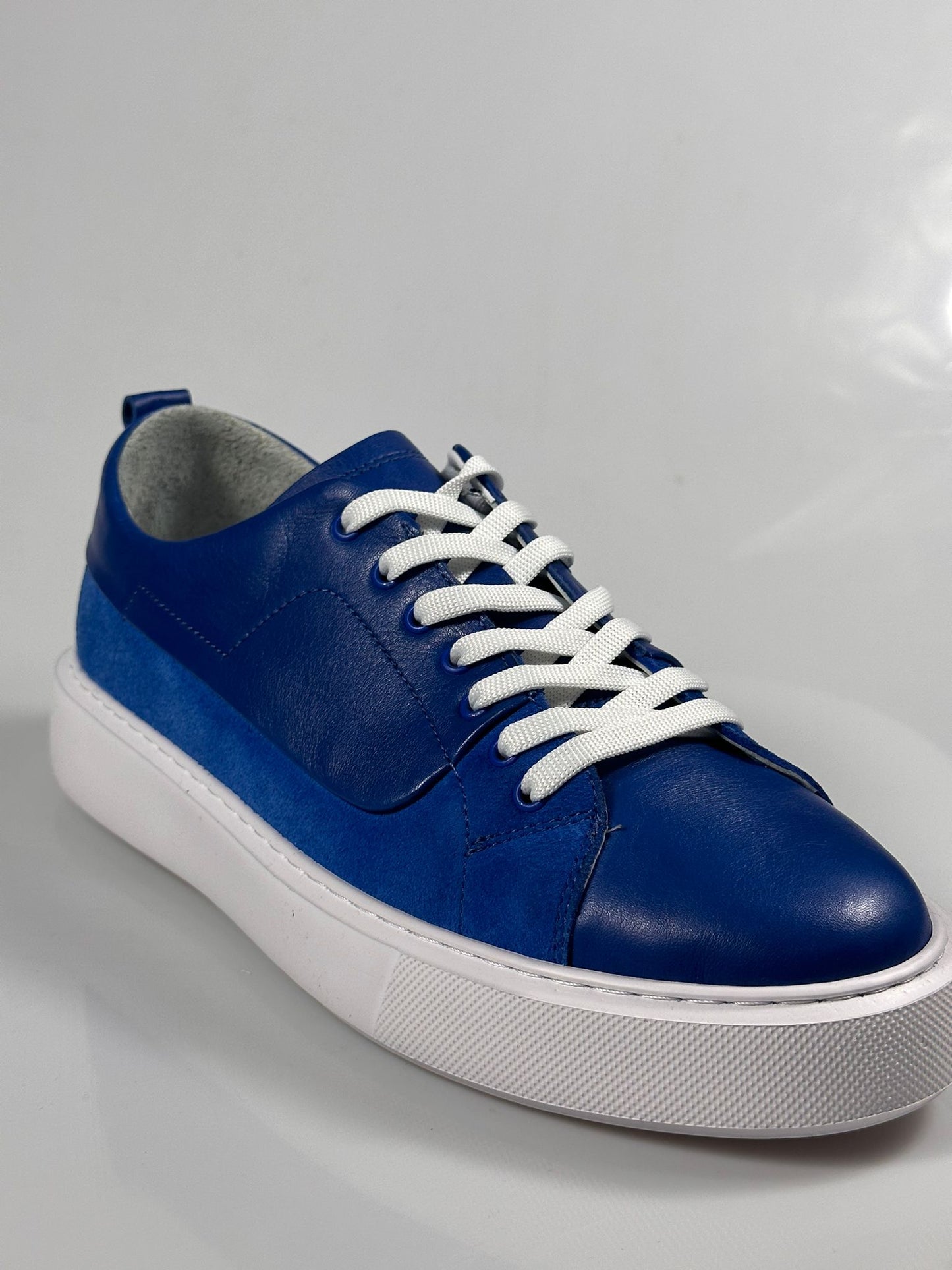 New collection of genuine leather men shoes sneaker high quality sole with gorgeous side details