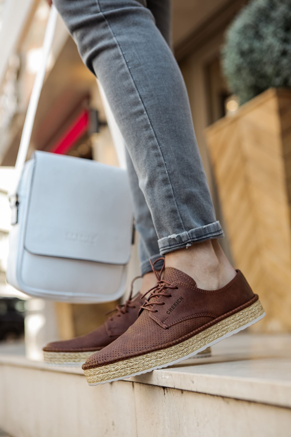 Chaussures classiques pour hommes Chekich couleur marron cuir artificiel saison d'été semelle en osier décontractée